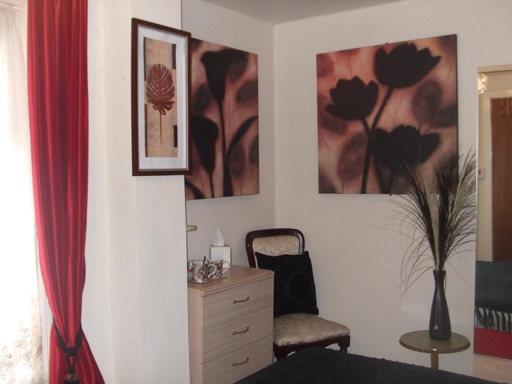 Cadeby Lodge Blackpool Room photo